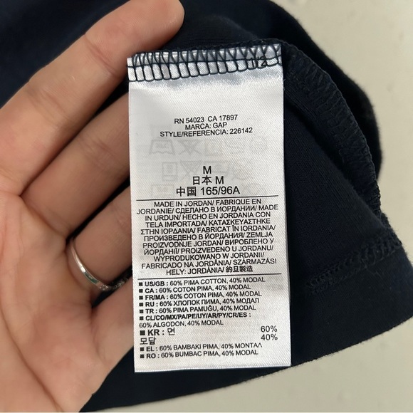 🦋 Gap The Modern V-Neck Short Sleeve T-Shirt Casual  Medium Navy Blue - Picture 3 of 6